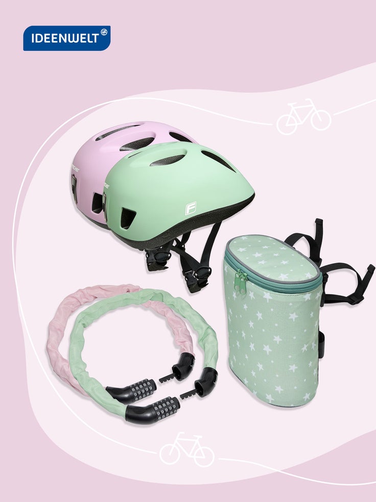 Kinderhelme auf lila farbenen Hintergund