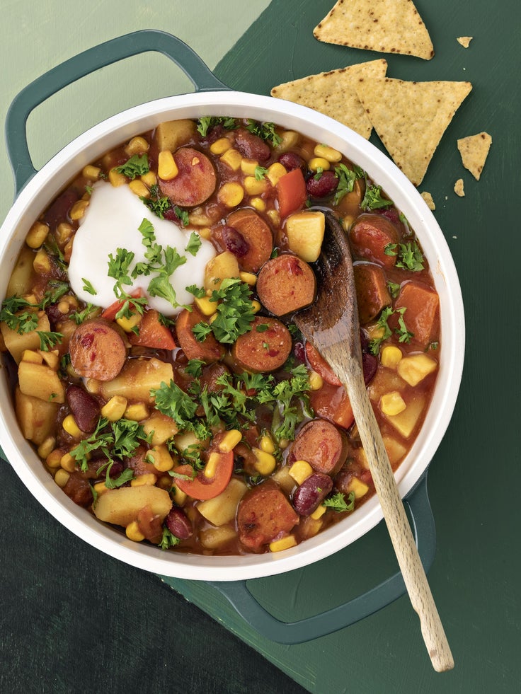 Abgebildet ist die Draufsicht auf einen Topf mit dem Gericht Mexikanische Kartoffelsuppe