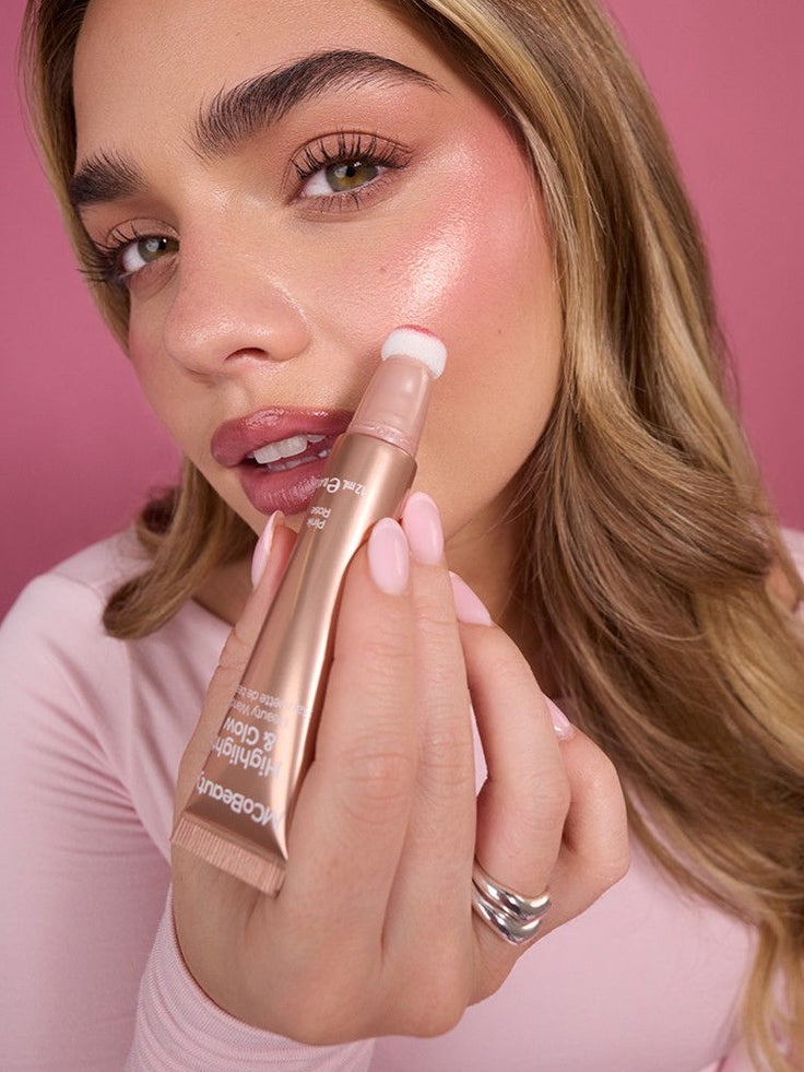 MCoBeauty Bewerbung mit Liquid Blush Produkt.
