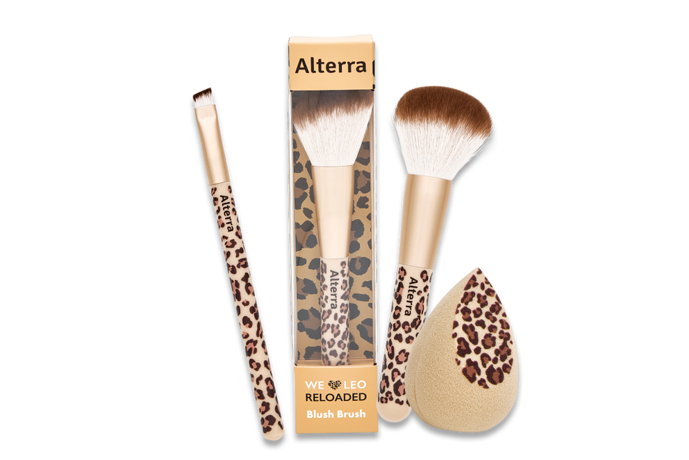Alterra WEO Leo Reloaded Blush Brush mit Leopardenmuster, schmaler Make-up-Pinsel und Make-up-Schwamm im Leoparden-Design